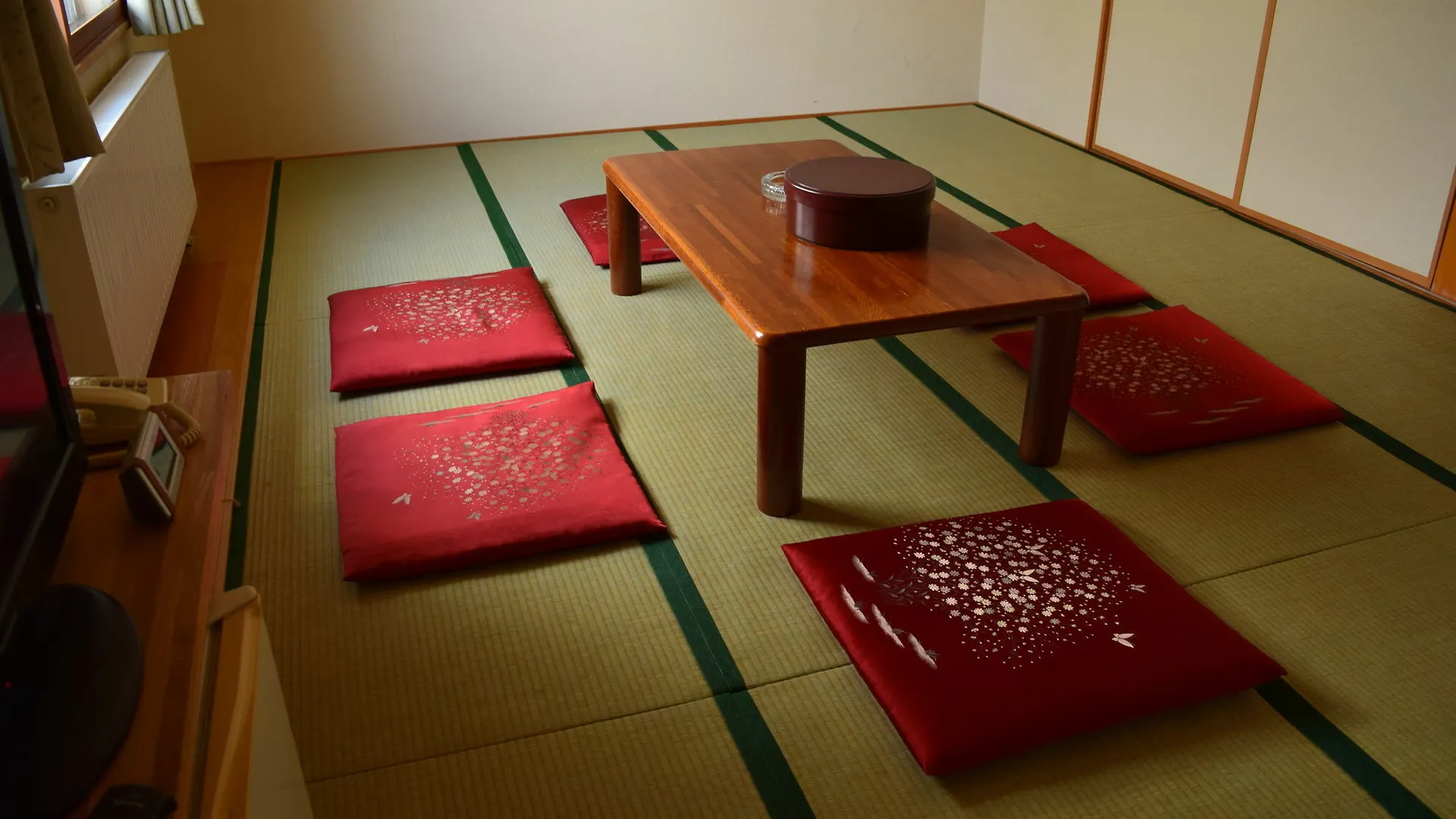 Niseko Park Hotel 2*,
